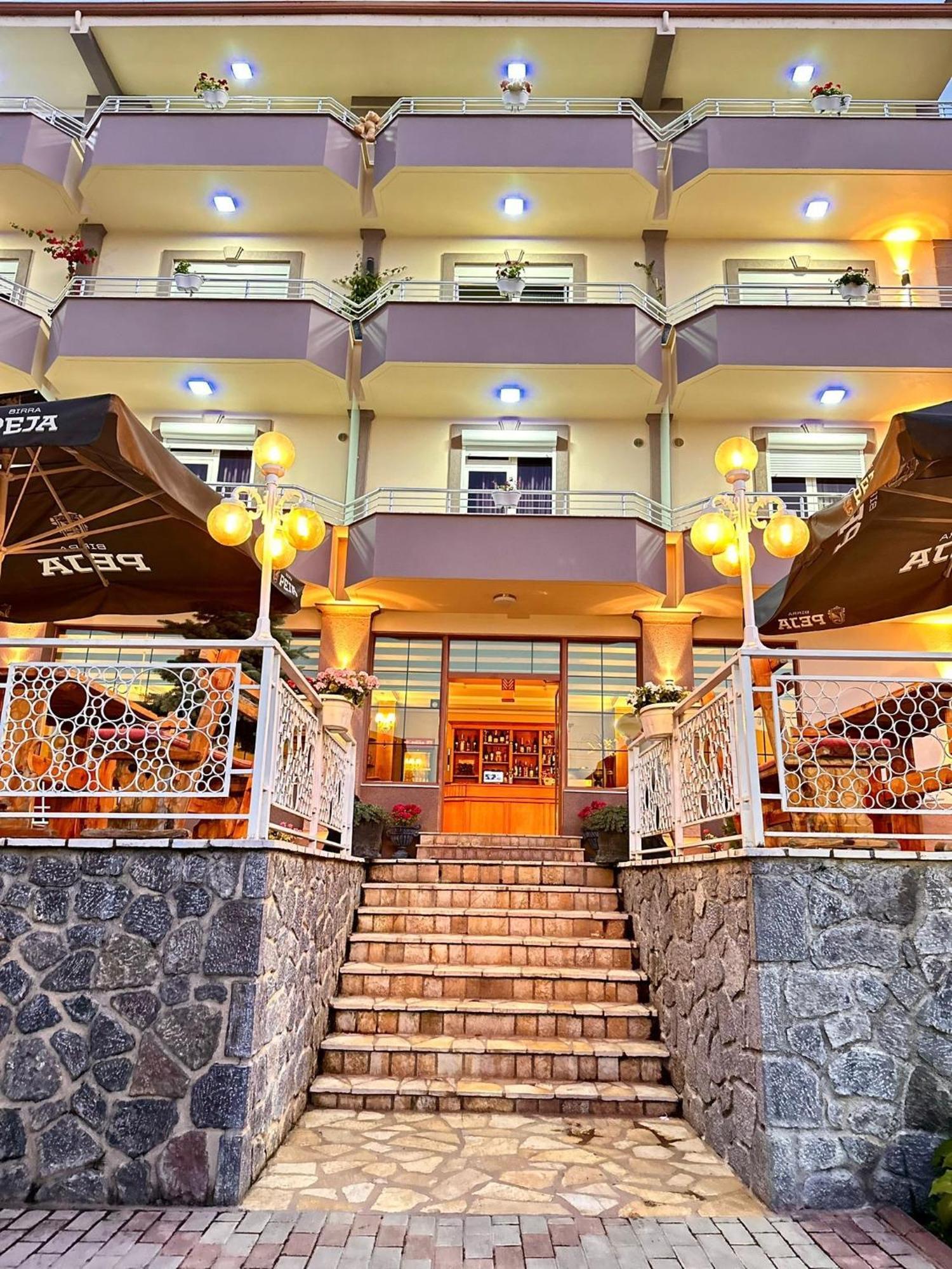 Hotel Vila Toska Piskupat Esterno foto